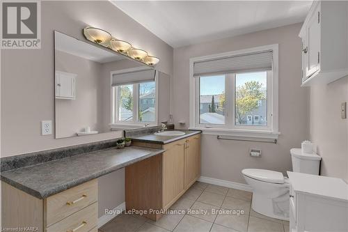 30 Yonge Street, Kingston (Central City West), ON - Indoor Photo Showing Bathroom