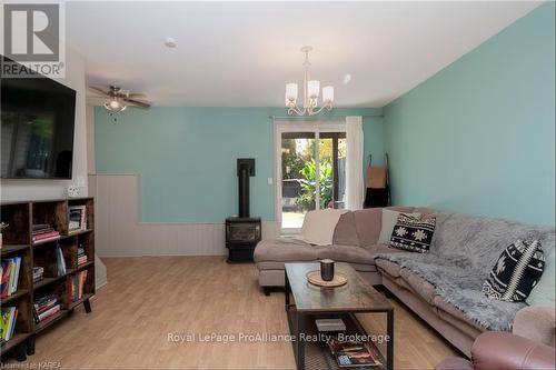 245 Guthrie Drive, Kingston (Rideau), ON - Indoor Photo Showing Living Room