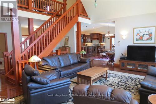 1130 Parsons Road, Dysart Et Al, ON - Indoor Photo Showing Living Room