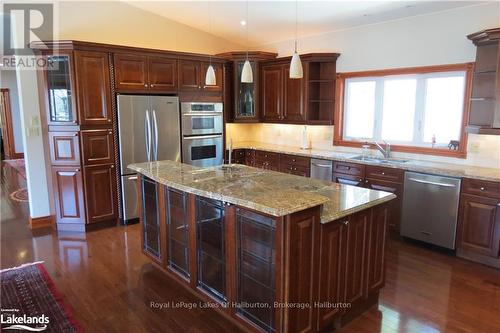 1130 Parsons Road, Dysart Et Al, ON - Indoor Photo Showing Kitchen With Double Sink With Upgraded Kitchen