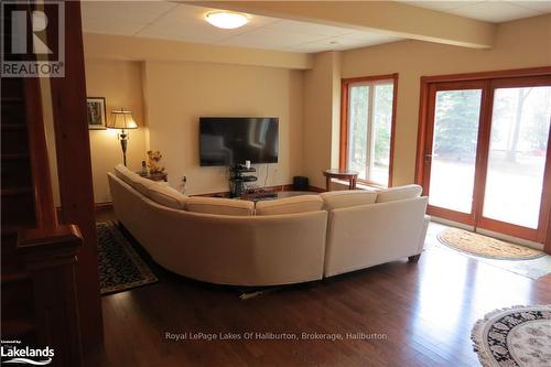 1130 Parsons Road, Dysart Et Al, ON - Indoor Photo Showing Living Room