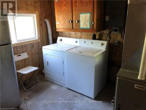 366 Barrie Street, Kingston (East Of Sir John A. Blvd), ON - Indoor Photo Showing Laundry Room