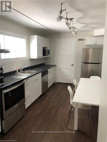 366 Barrie Street, Kingston (East Of Sir John A. Blvd), ON - Indoor Photo Showing Kitchen With Stainless Steel Kitchen