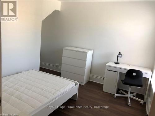 366 Barrie Street, Kingston (East Of Sir John A. Blvd), ON - Indoor Photo Showing Bedroom