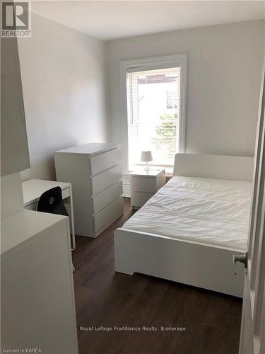 366 Barrie Street, Kingston (East Of Sir John A. Blvd), ON - Indoor Photo Showing Bedroom