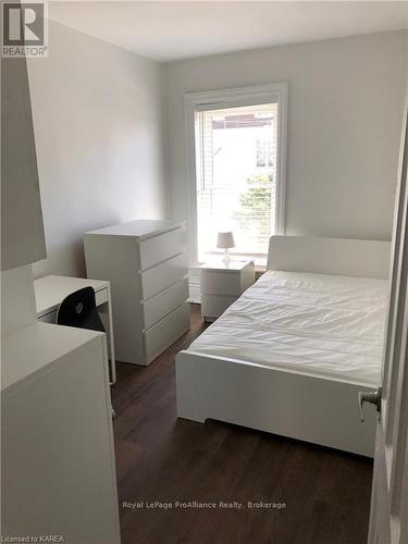 366 Barrie Street, Kingston (East Of Sir John A. Blvd), ON - Indoor Photo Showing Bedroom