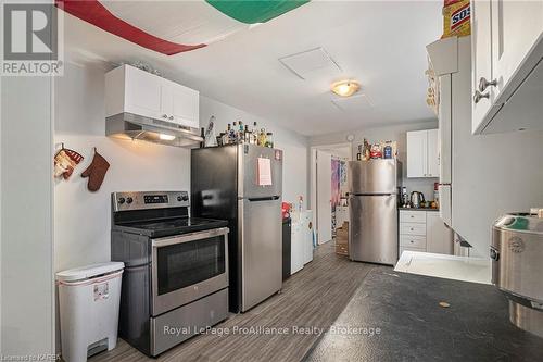 368 Barrie Street, Kingston (East Of Sir John A. Blvd), ON - Indoor Photo Showing Kitchen