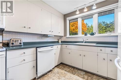 240 Somerset Drive, Loyalist (Bath), ON - Indoor Photo Showing Kitchen