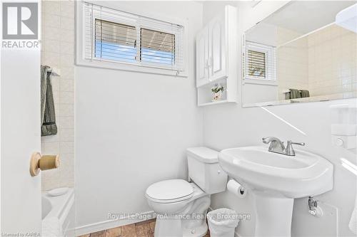 240 Somerset Drive, Loyalist (Bath), ON - Indoor Photo Showing Bathroom