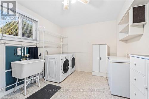 240 Somerset Drive, Loyalist (Bath), ON - Indoor Photo Showing Laundry Room