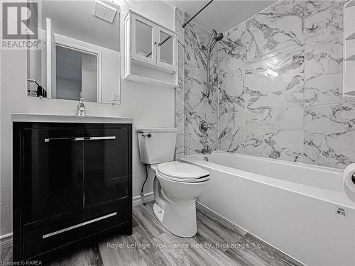 209 - 573 Armstrong Road, Kingston (East Gardiners Rd), ON - Indoor Photo Showing Bathroom