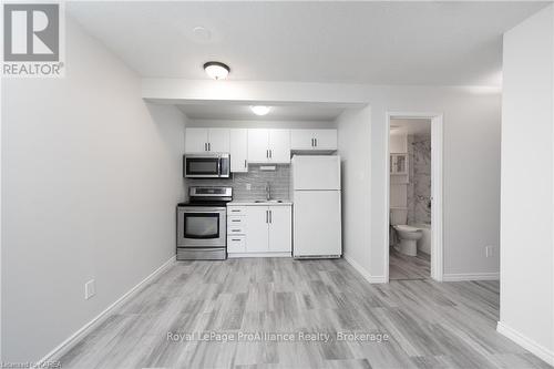 209 - 573 Armstrong Road, Kingston (East Gardiners Rd), ON - Indoor Photo Showing Kitchen