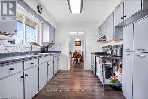 67 Briscoe Street, Loyalist (Amherstview), ON - Indoor Photo Showing Kitchen