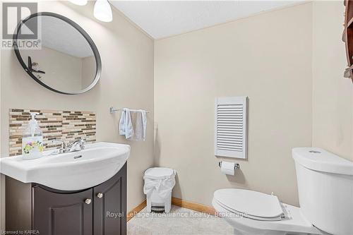 67 Briscoe Street, Loyalist (Amherstview), ON - Indoor Photo Showing Bathroom