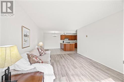 208 - 120 Barrett Court, Kingston (Kingston East (Incl Barret Crt)), ON - Indoor Photo Showing Living Room