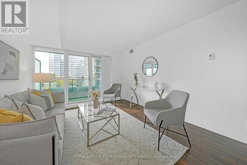 502 - 17 Anndale Drive, Toronto, ON - Indoor Photo Showing Living Room