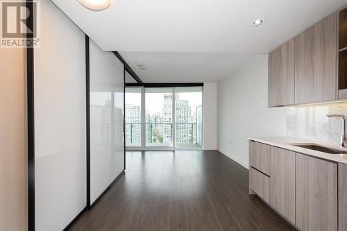 2403 89 Nelson Street, Vancouver, BC - Indoor Photo Showing Kitchen