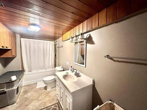 936 Simpson Street, Thunder Bay, ON - Indoor Photo Showing Bathroom