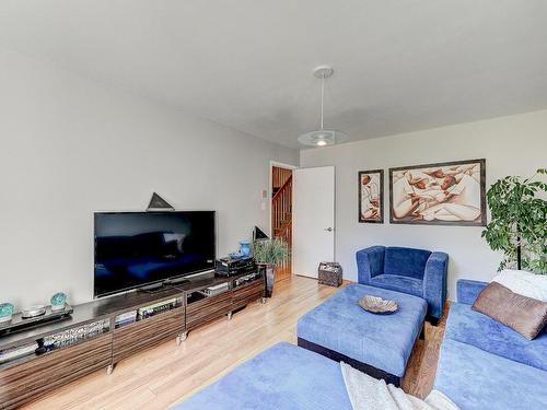 Chambre Ã Â coucher - 8495 Av. San-Francisco, Brossard, QC - Indoor Photo Showing Living Room