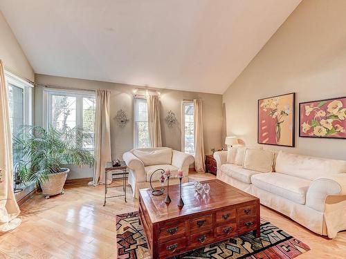 Salon - 8495 Av. San-Francisco, Brossard, QC - Indoor Photo Showing Living Room