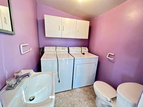 Powder room - 406 Rue Fortin, La Pocatière, QC - Indoor Photo Showing Laundry Room