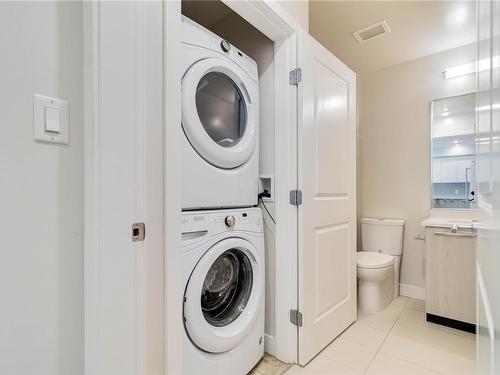 208-1000 Inverness Rd, Saanich, BC - Indoor Photo Showing Laundry Room