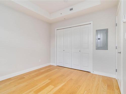 208-1000 Inverness Rd, Saanich, BC - Indoor Photo Showing Other Room