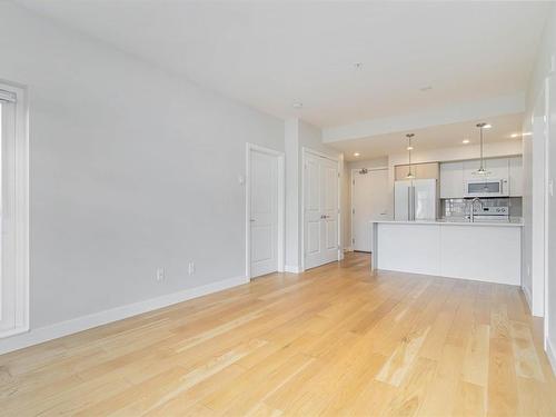 208-1000 Inverness Rd, Saanich, BC - Indoor Photo Showing Kitchen