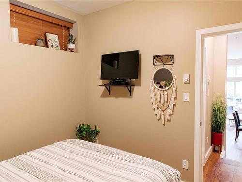 12-203 Boardwalk Blvd, Ucluelet, BC - Indoor Photo Showing Bedroom