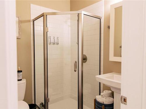 12-203 Boardwalk Blvd, Ucluelet, BC - Indoor Photo Showing Bathroom