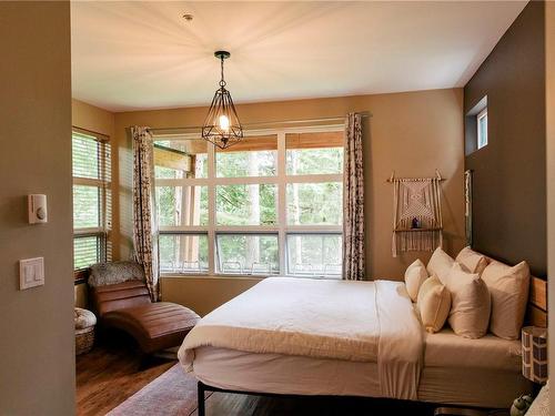 12-203 Boardwalk Blvd, Ucluelet, BC - Indoor Photo Showing Bedroom