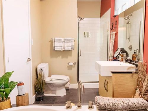 12-203 Boardwalk Blvd, Ucluelet, BC - Indoor Photo Showing Bathroom