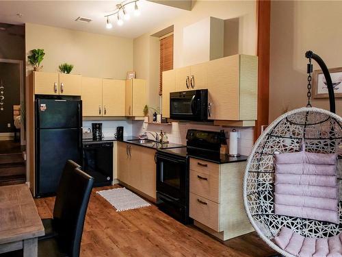 12-203 Boardwalk Blvd, Ucluelet, BC - Indoor Photo Showing Kitchen