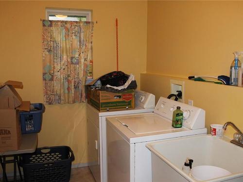 230A Grants Lake Rd, Lake Cowichan, BC - Indoor Photo Showing Laundry Room