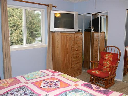 230A Grants Lake Rd, Lake Cowichan, BC - Indoor Photo Showing Bedroom