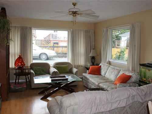 230A Grants Lake Rd, Lake Cowichan, BC - Indoor Photo Showing Living Room