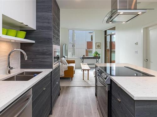 816-1628 Store St, Victoria, BC - Indoor Photo Showing Kitchen With Double Sink