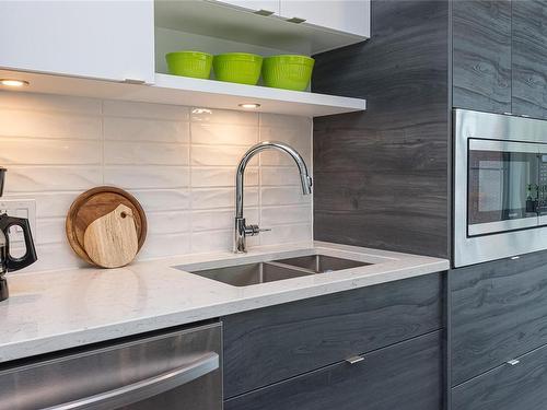 816-1628 Store St, Victoria, BC - Indoor Photo Showing Kitchen With Double Sink With Upgraded Kitchen