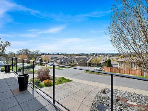 4015 Rainbow St, Saanich, BC 