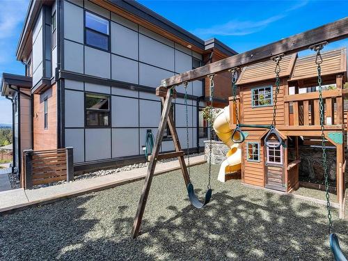 4015 Rainbow St, Saanich, BC 