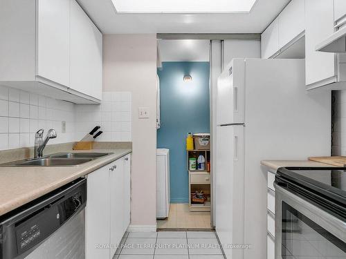 706-5 Greystone Walk Dr, Toronto, ON - Indoor Photo Showing Kitchen With Double Sink