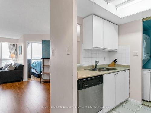 706-5 Greystone Walk Dr, Toronto, ON - Indoor Photo Showing Kitchen With Double Sink