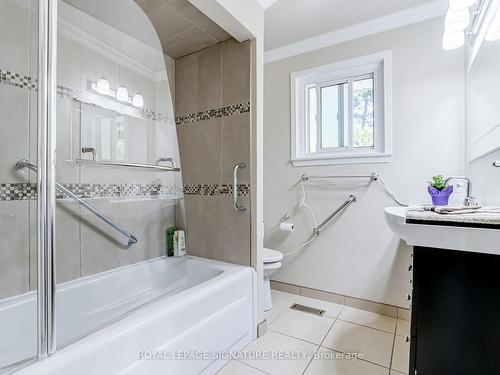 809 Annes St, Whitby, ON - Indoor Photo Showing Bathroom