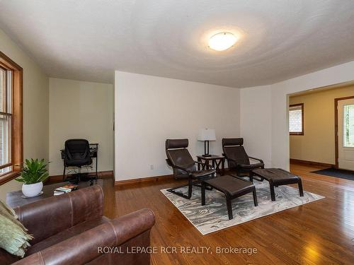 78 Lake St, Georgian Bluffs, ON - Indoor Photo Showing Living Room