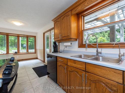 78 Lake St, Georgian Bluffs, ON - Indoor Photo Showing Kitchen With Double Sink