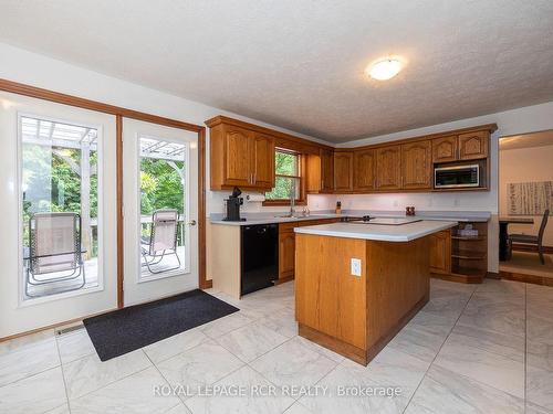 78 Lake St, Georgian Bluffs, ON - Indoor Photo Showing Kitchen