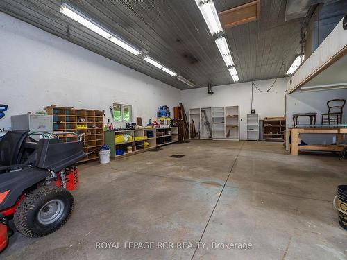 78 Lake St, Georgian Bluffs, ON - Indoor Photo Showing Garage