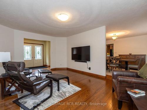 78 Lake St, Georgian Bluffs, ON - Indoor Photo Showing Living Room