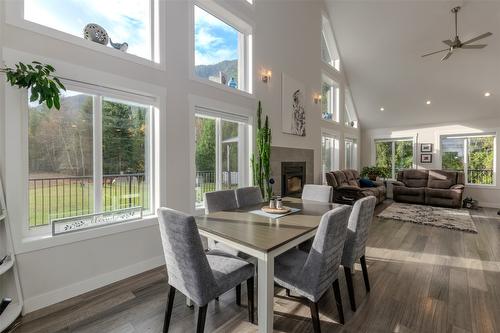 738 Bolton Road, Tappen, BC - Indoor Photo Showing Dining Room