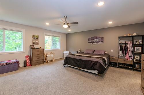 738 Bolton Road, Tappen, BC - Indoor Photo Showing Bedroom